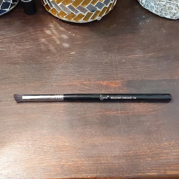 Sigma Beauty Other - Sigma concealer brush